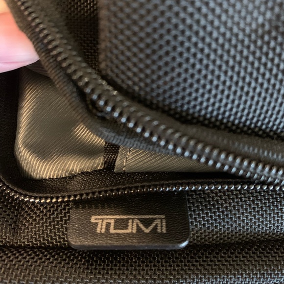 Designed by Tumi - T-Tech laptop briefcase in excellent condition. Storage! - Picture 3 of 7